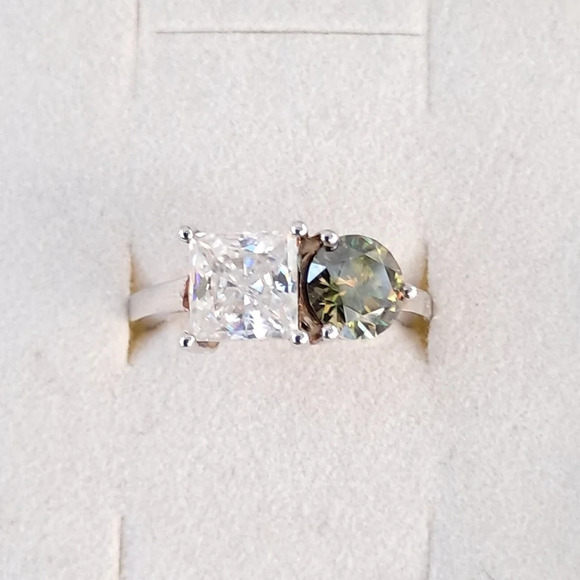 Jewelry - Genuine Moissanite White & Green Toi Et Moi Ring